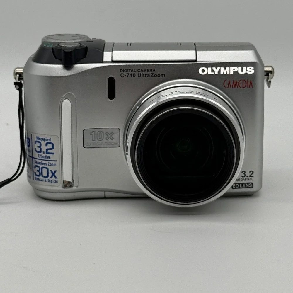 Olympus Camedia C-740 Ultra Zoom Digital Camera Silver 3.2MP 10x TESTED